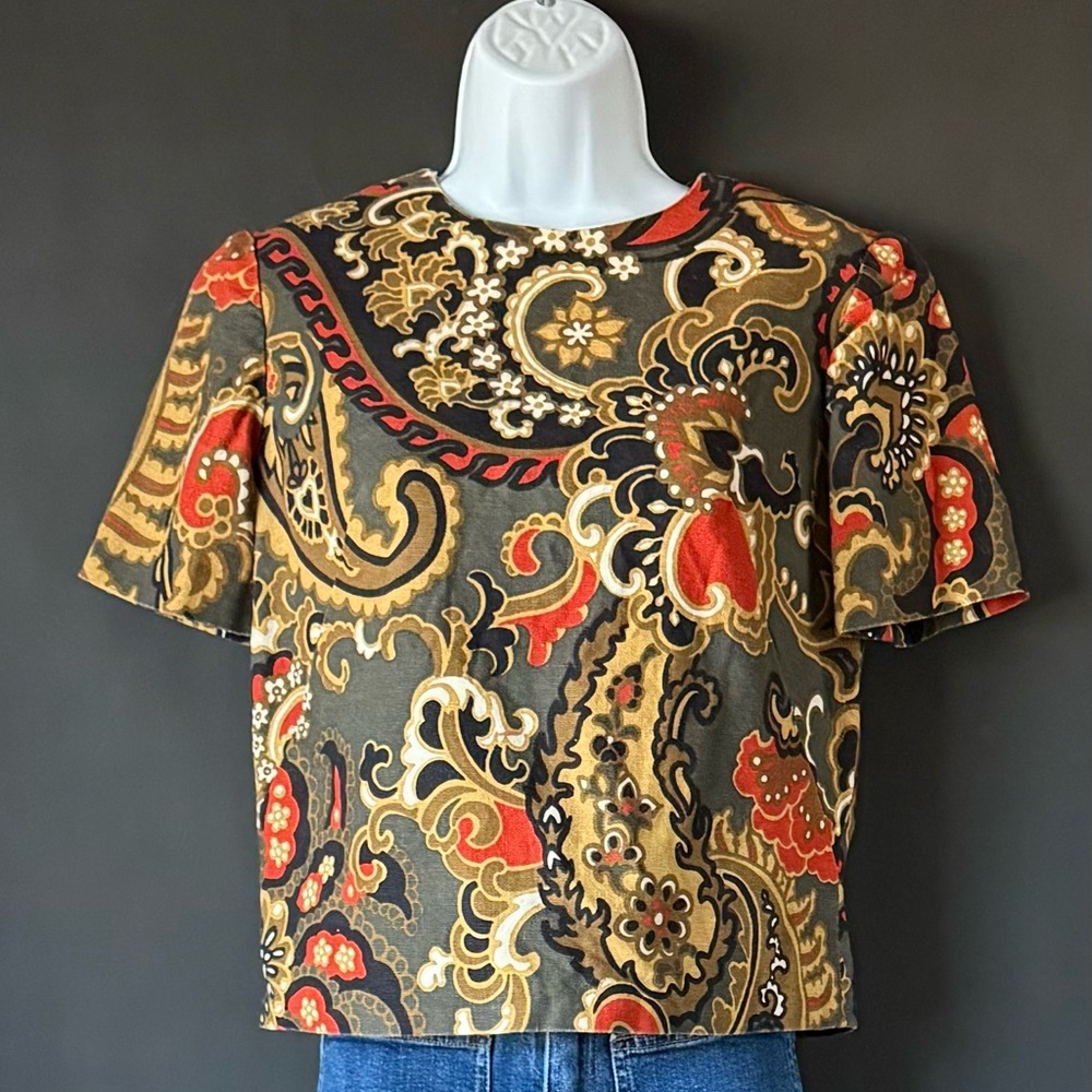 Vintage Cropped fitted top. Back zipper. Small